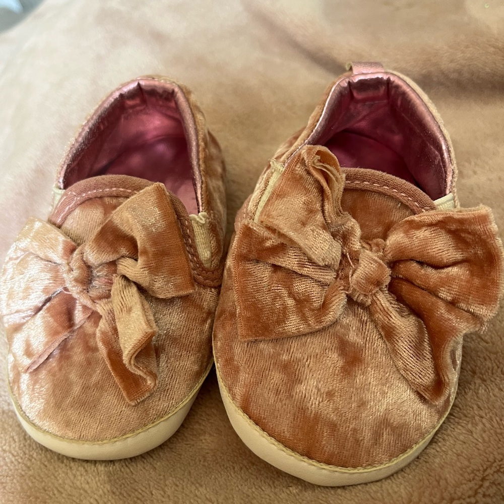 Pink velour baby shoes